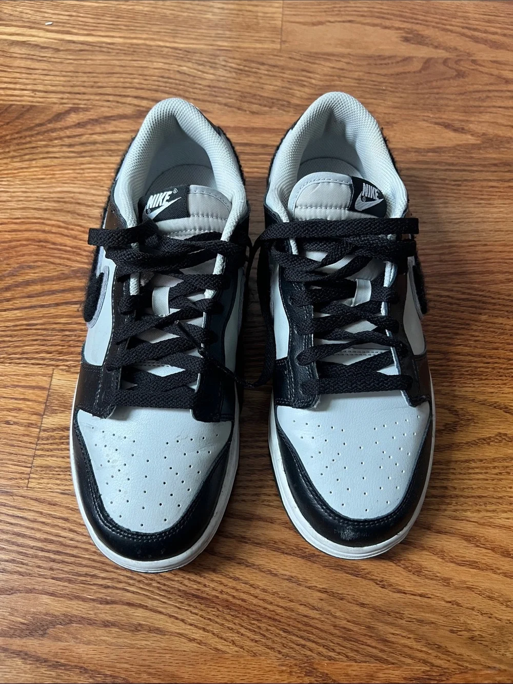 Nike Men’s Black and White Low-Top Sneakers